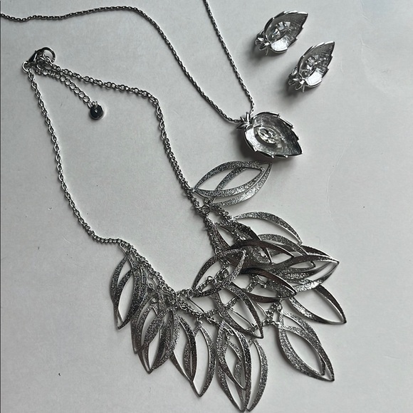 Silver Leaf Necklaces and clip-on earrings Set- Vintage Sarah Coventry - Picture 1 of 11